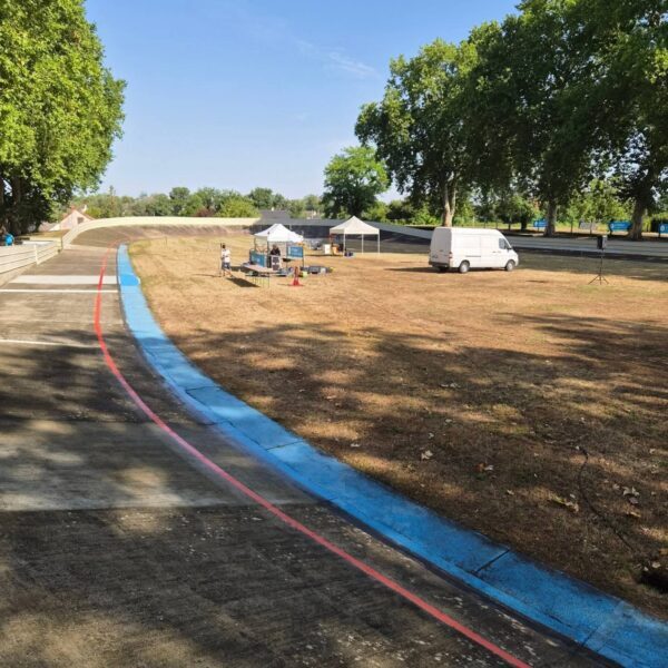 Dagje baanwielrennen in Lurcy-Lévis op de oudste wielerbaan van Frankrijk 🇨🇵🚲🚲